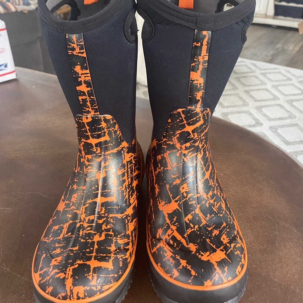 Bogs Boots Youth Sz 9 orange & black Mid-Calf Winter Rubber Waterproof